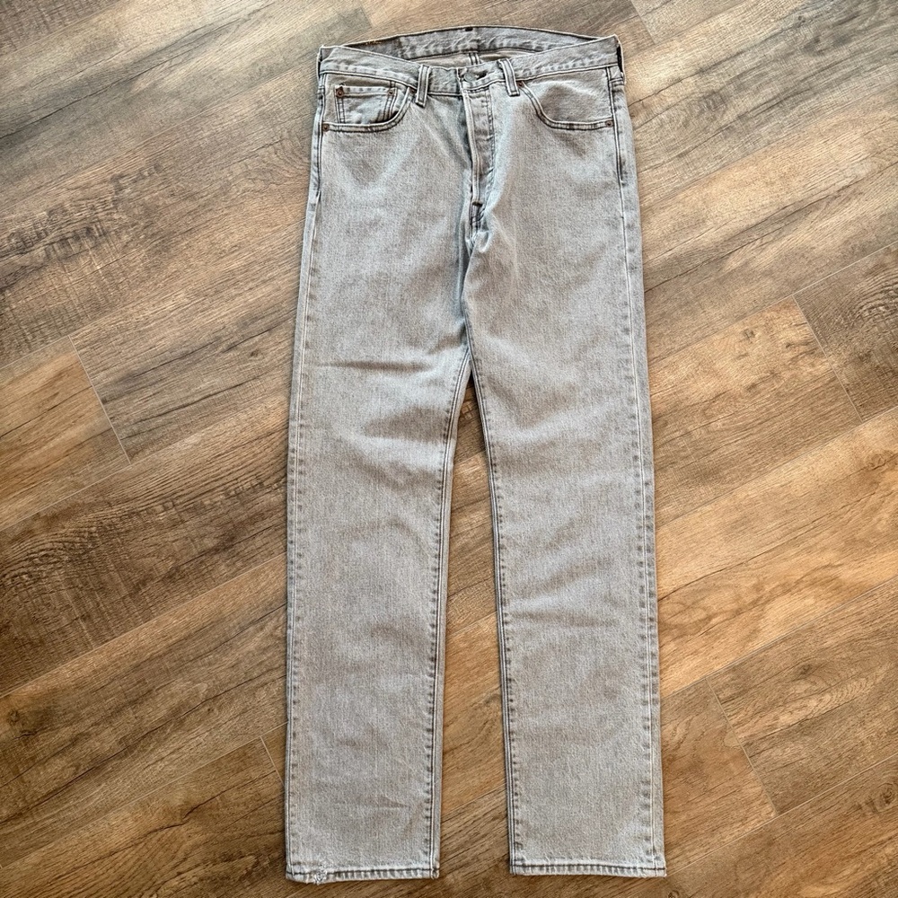 Levi's 501 Mens 30x32 Straight Leg Jeans Gray Button Fly Timeless Classic Trendy